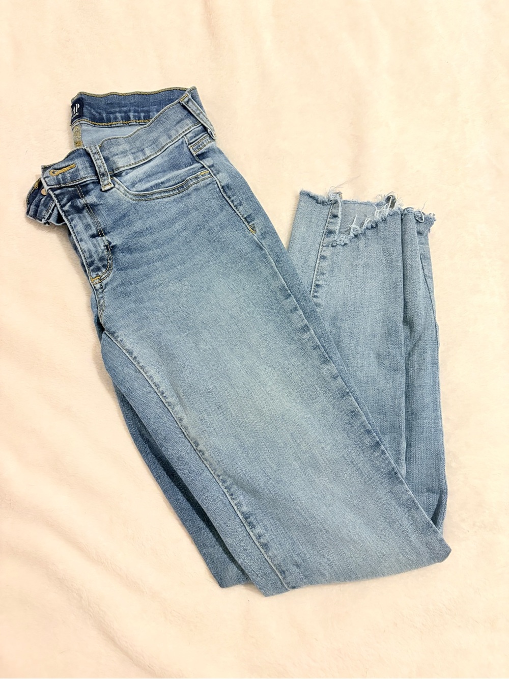 GAP Light Blue High-Rise Raw Hem Women's 👖 🩵